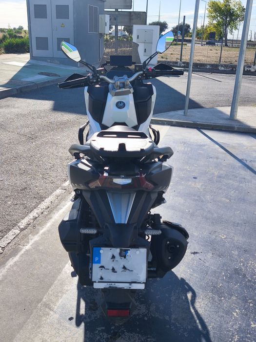 SYM ADX 300 Crossover – Junho 2025 | Excelente Estado + Extras (Top Case, Crashbars, GPS)
Descrição: