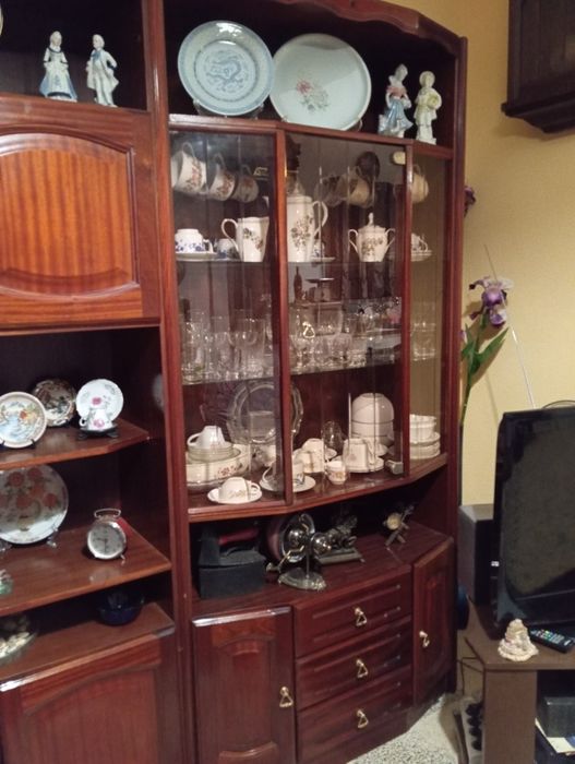 Móvel de sala com cristaleira ( 3 elementos )