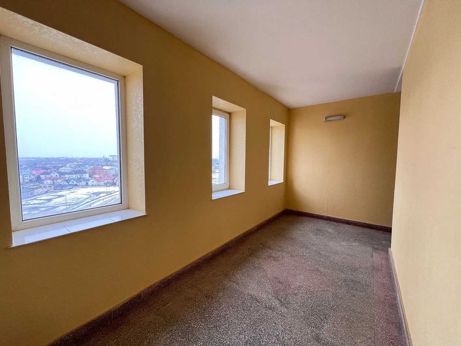 Продається простора 3 кім. квартира в новобудові площею 131 м2