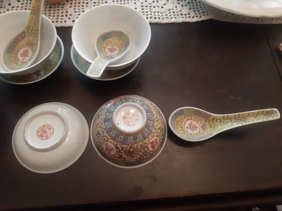 Várias peças de loiça chinesa