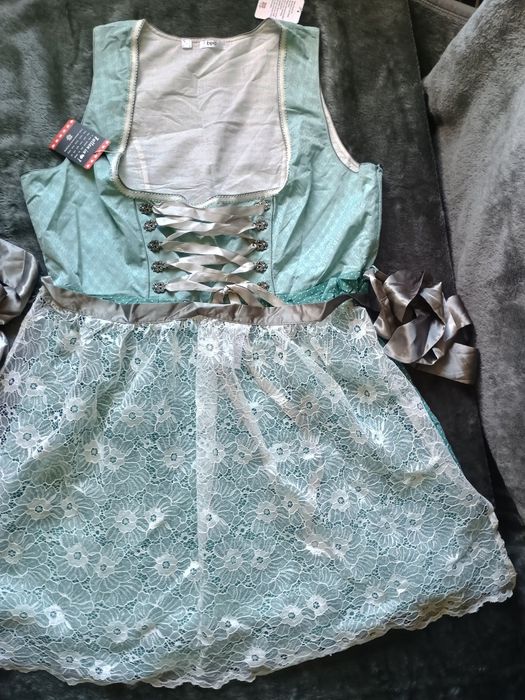 Sukienka bawarska Dirndl tradycyjny strój ludowy