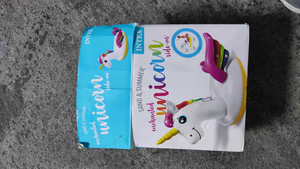 Boia unicórnio para piscina