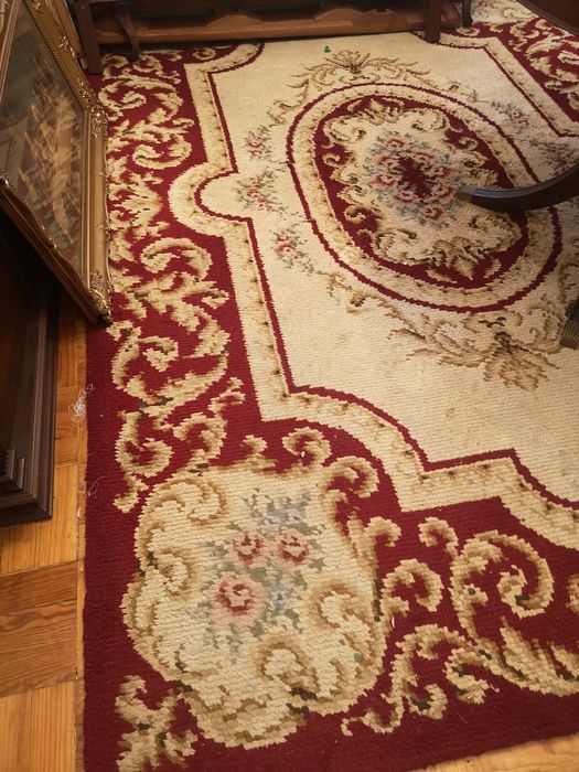 Carpete grande, antiga.