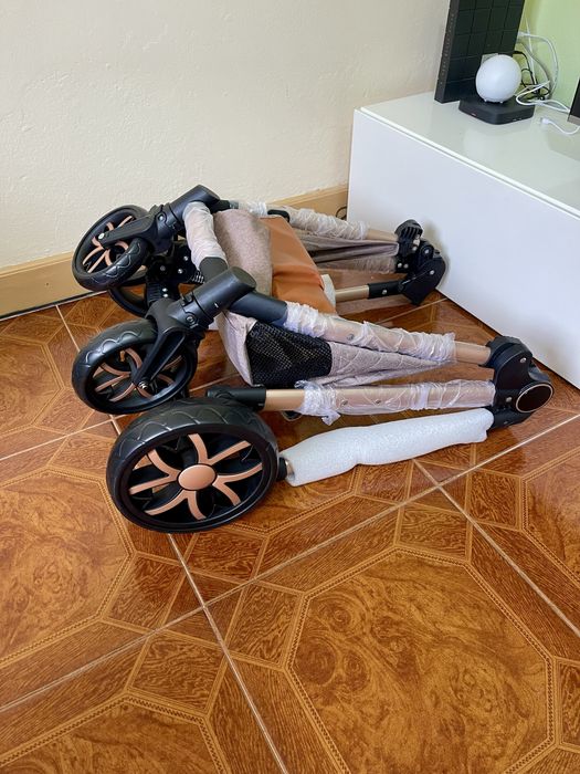Carrinho bebé novo