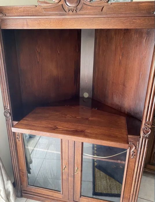 Armário em bom estado de TV