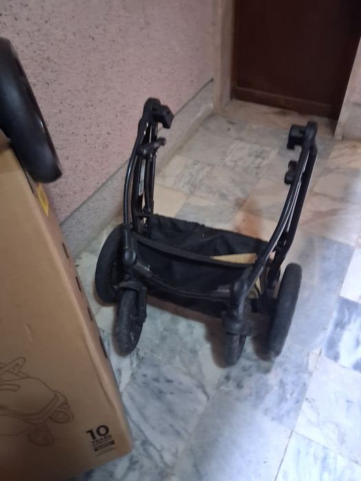 vendo carrinho  de bebé  rigorosamente novo