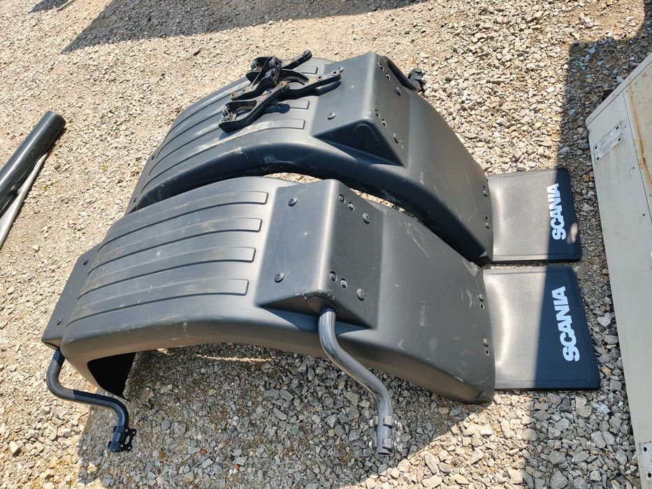 Błotnik nadkole SCANIA wraz z mocowaniem super stan
