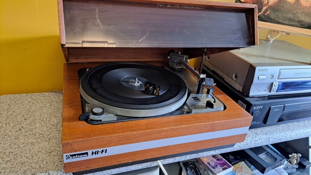 Stary gramofon DUAL 1019