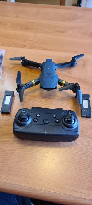 Drone com camara, 2 baterias e visão no telemovel