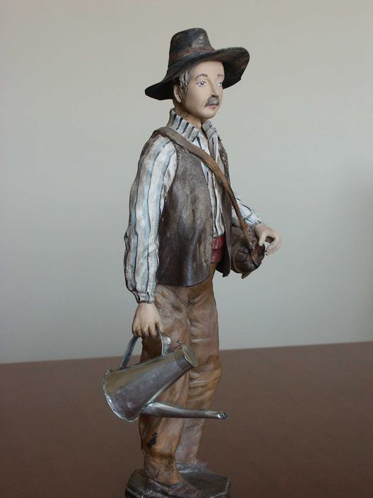 Estatueta de barro - azeiteiro