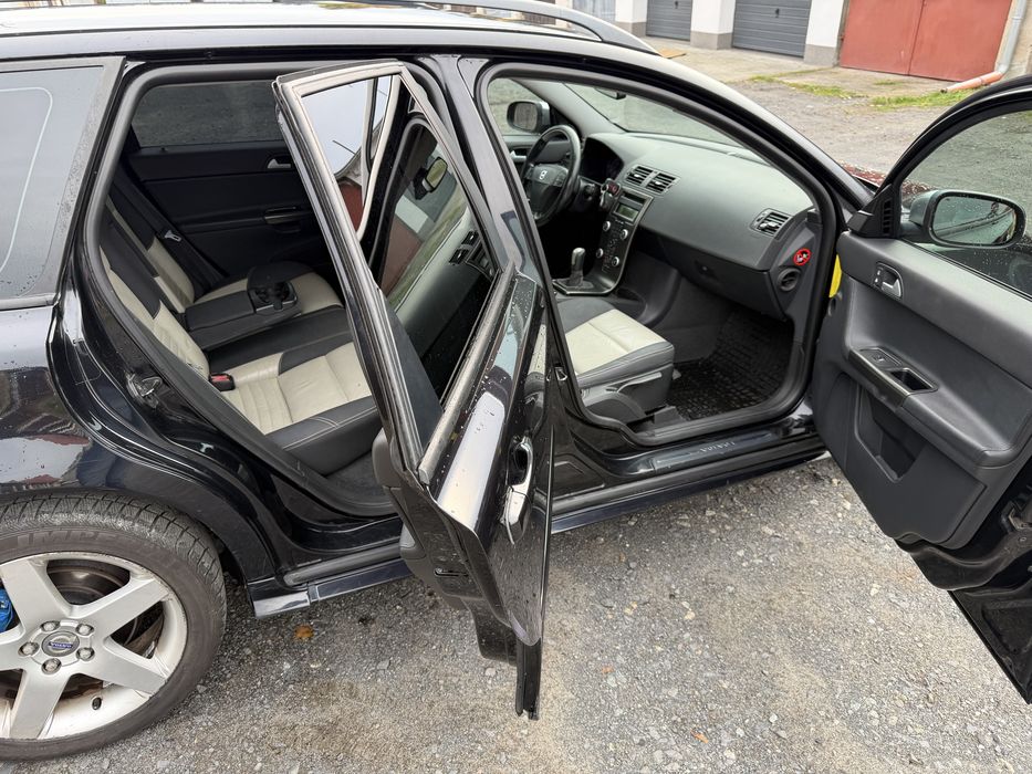Volvo v50 2.0d r-design