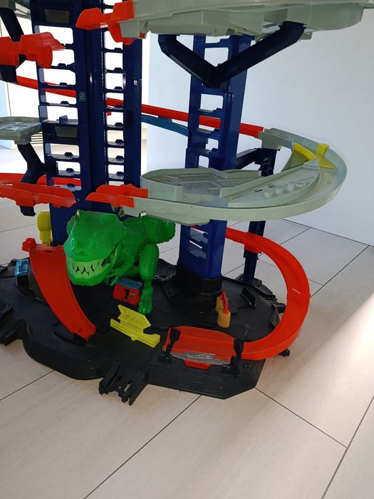 Hot Wheels City Mega Garaż T-Rexa (lub Ultimate Garage)