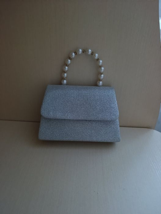 Сумочка вечірня срібляста