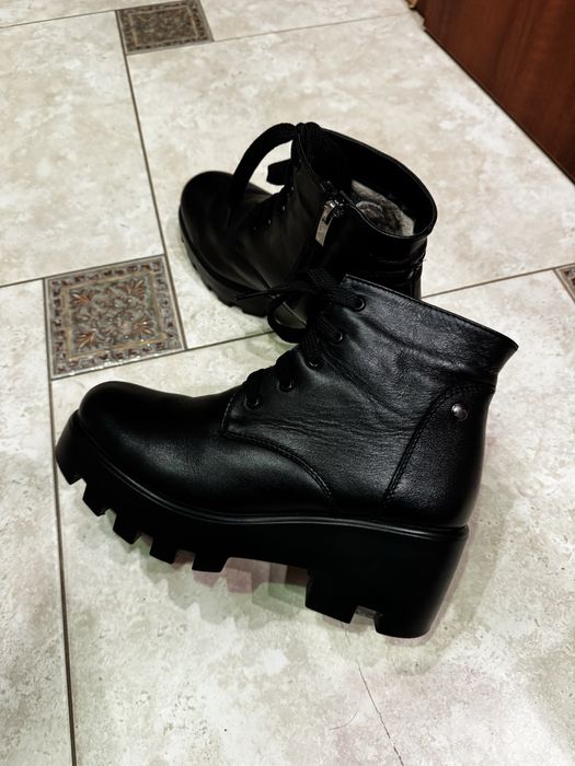 Кожаные черные ботинки  38р кожа