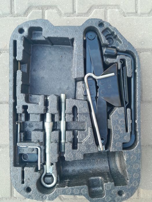 Домкрати: WV.ford. пежо, рено, лексус,сітроєн, ауді, опель,авео,шкода.