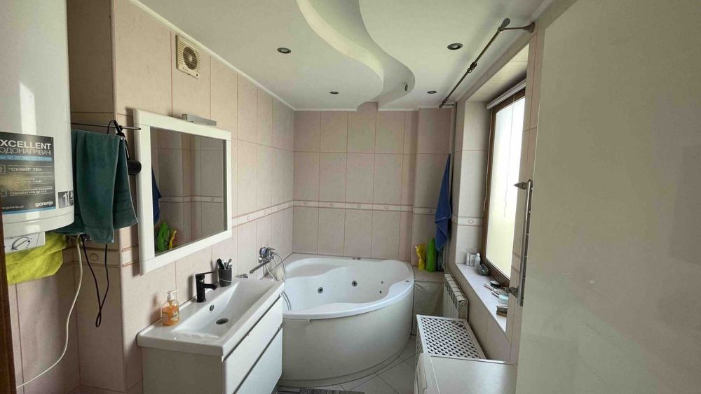 Продам дизайнерскую 3-комнатную  квартиру в г. Черноморск