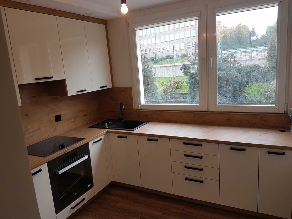 Meble na wymiar Kuchnie Szafy Garderoby Lazienki