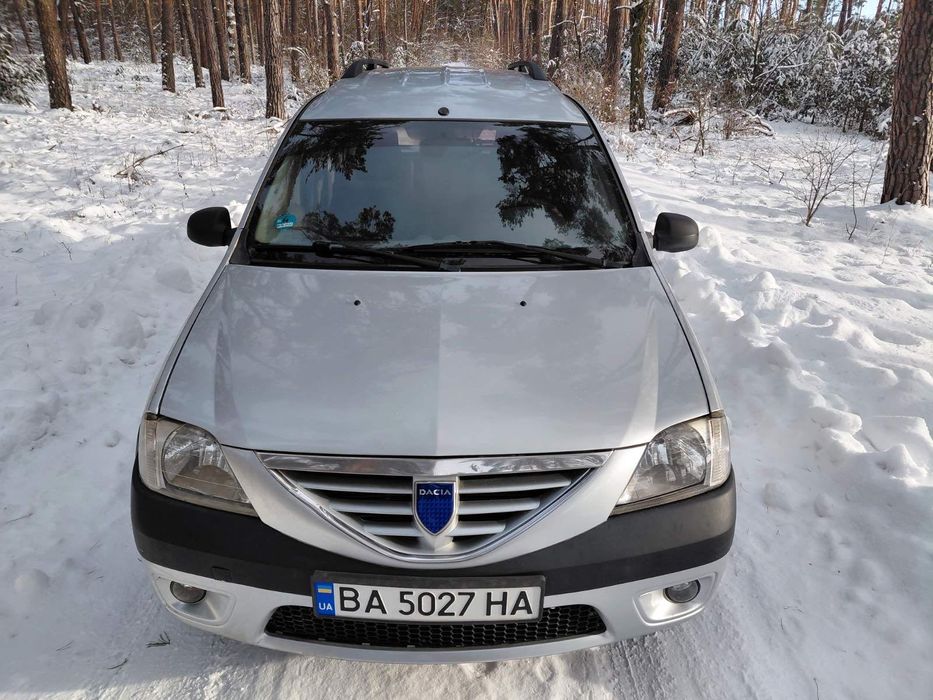 Dacia Logan 2009 рік