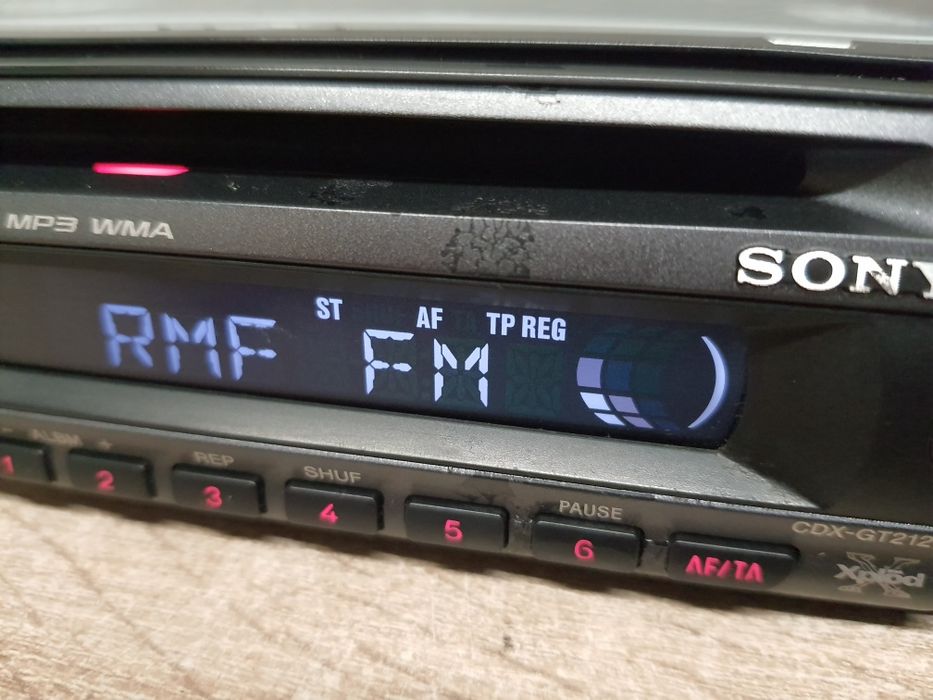 Radio samochodowe Sony CD z MP3 AUX CDX-GT212 4x45W Czerwone Audi Fiat