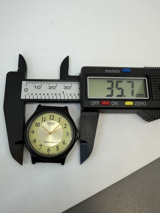 Zegarek analogowy Casio MQ-24 mechanizm 705 niesprawny