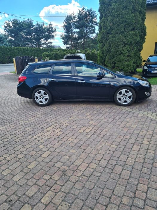 Opel Astra 2011 rok