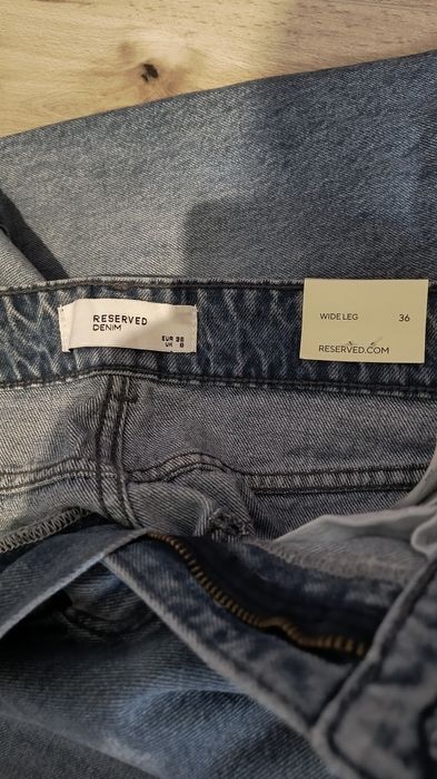 Jeansy szerokie Reserved 36