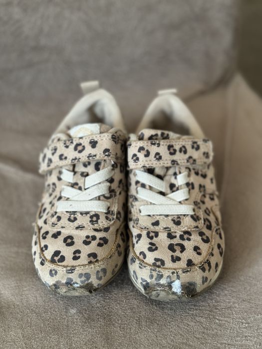 Набір шапка снуд і кросівки