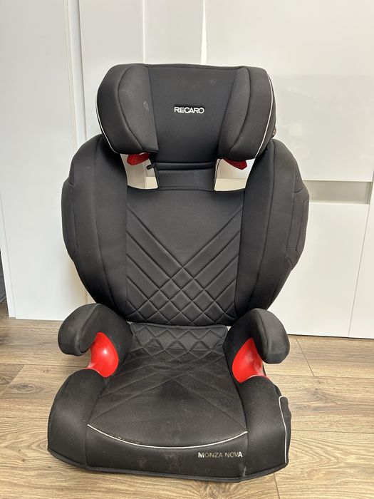 czarny fotelik samochodowy Recaro Monza Nova 2 Seatfix