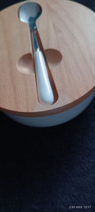 Cukiernica porcelanowa z łyżeczką