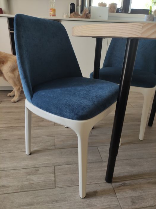 Cadeiras em madeira lacada