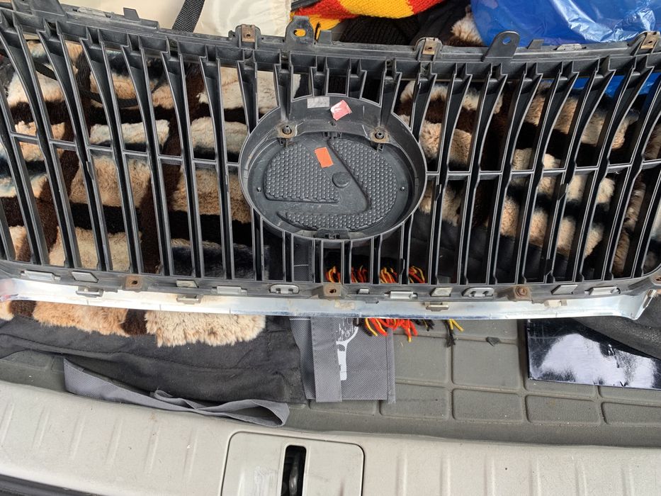 Оригінальна решітка на Lexus rx 350 IIІ-покоління