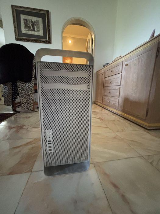 Mac Pro & Cinema HD Display