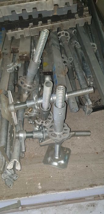Galvanized Scaffolding Structure - In excellent condition.64186469329153123