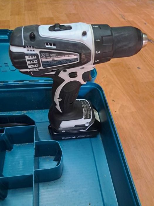 Wkrętarka Makita XFD01 18V LXT + Ładowarka DC18RC Walizka