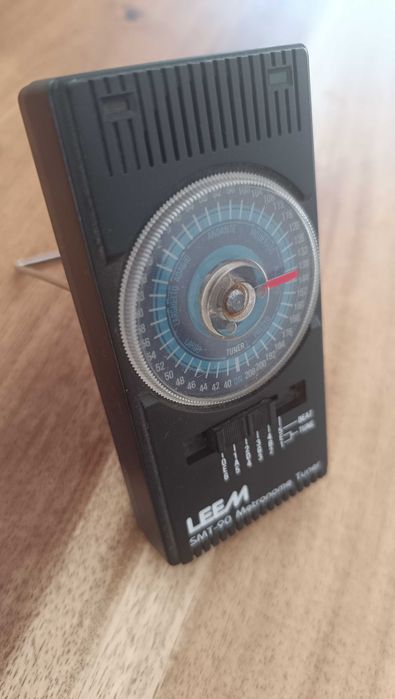 Metrónomo afinador de instrumentos musicais