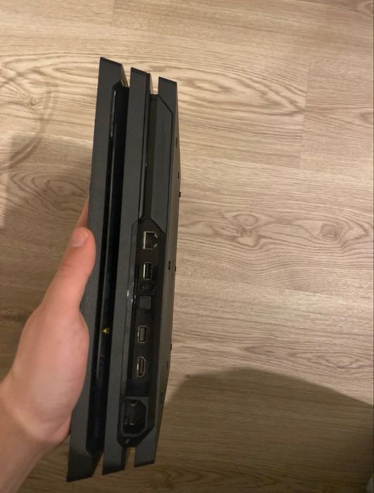 Ps4 Pro 1TB com Fone da Razer e Jogo