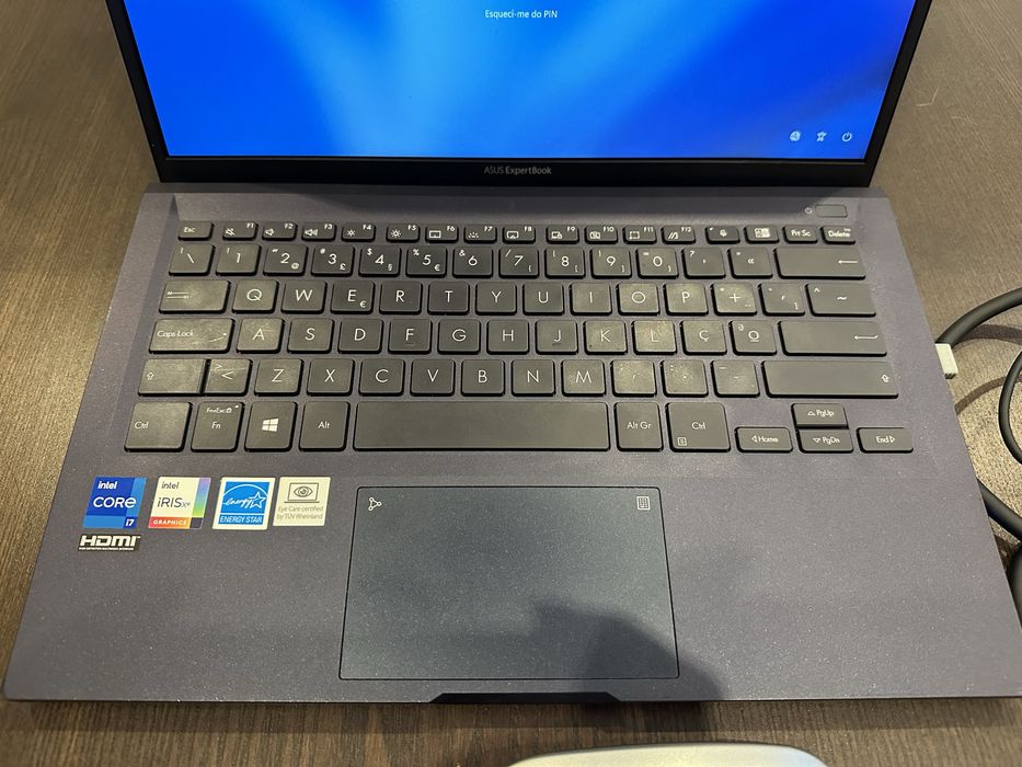 Asus ExpertBook i7