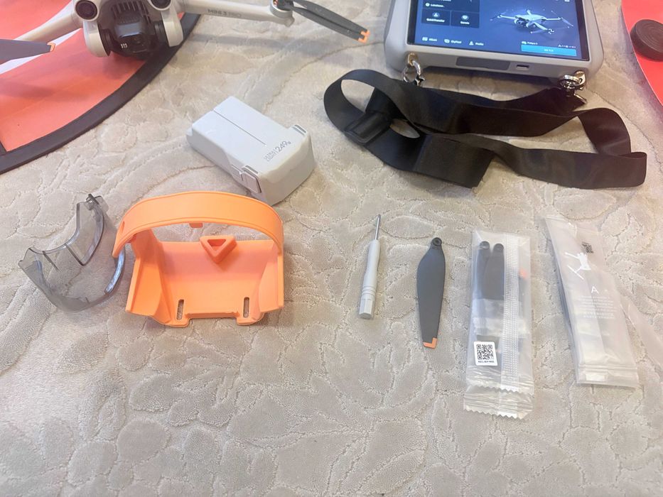 Dji Mini 3 PRO, kontroler RC, 2 baterie, Futerła + akcesoria