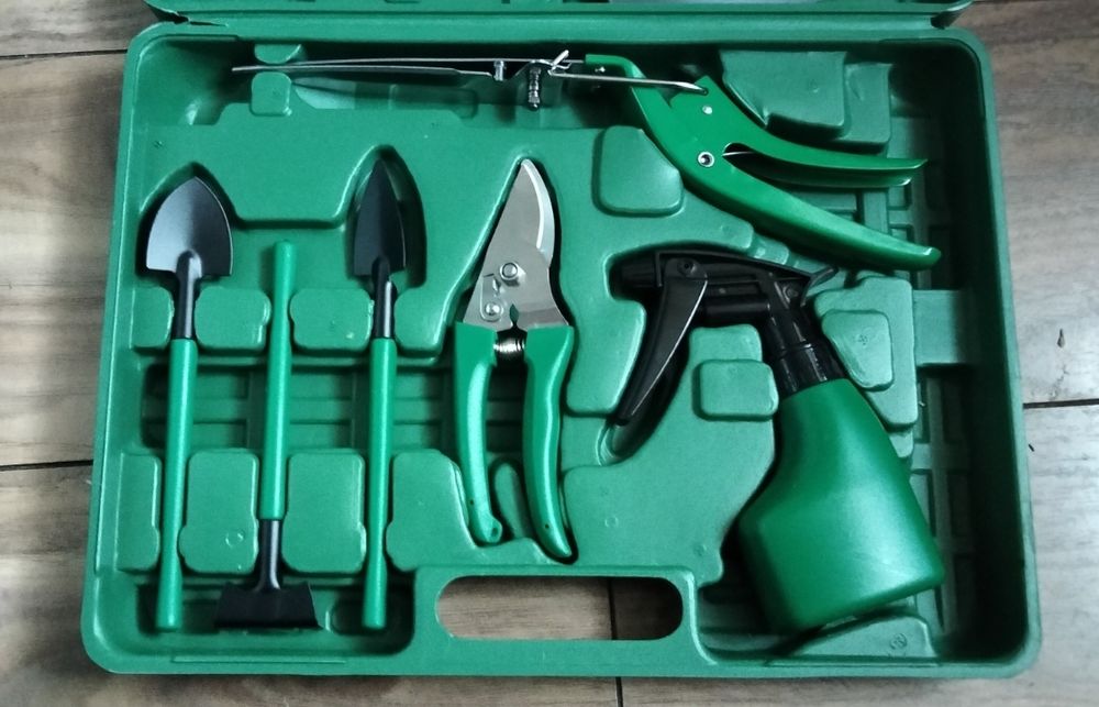 Zestaw narzędzi ogrodowych w walizce