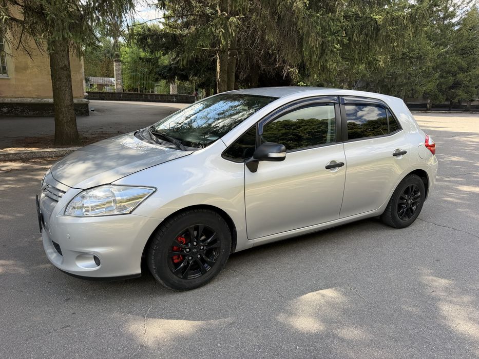 Тоyota Auris 2010 рік