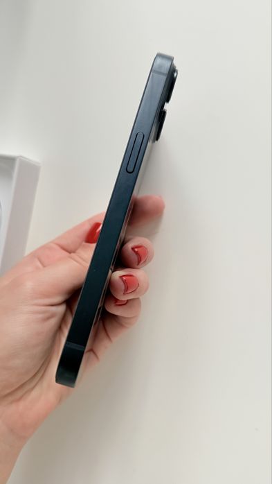 iPhone 14 128 б/у SIM