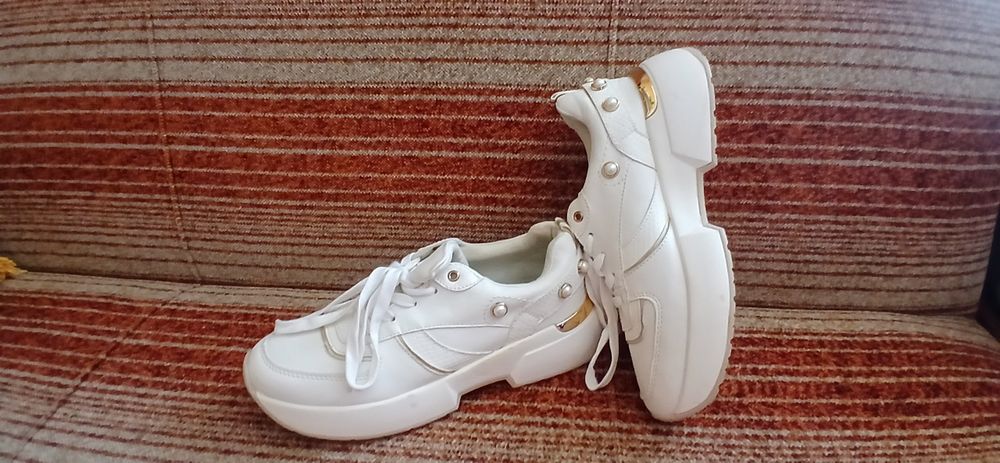 Sprzedam Buty DEE ZEE rozmiar 40