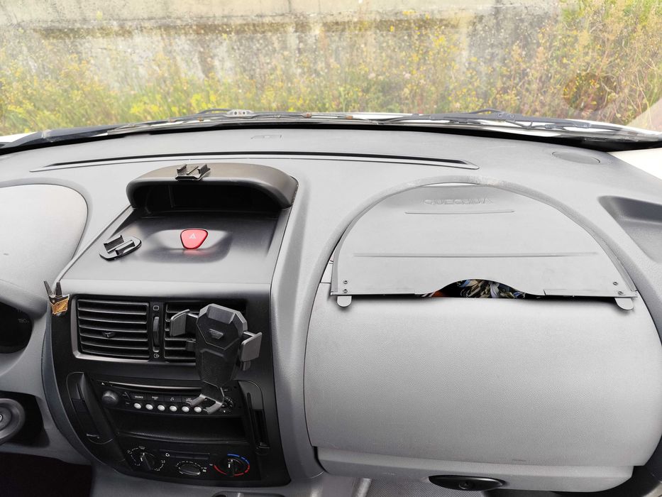 Peugeot Expert, está montada como Campervan, mas facilmente fica como carrinha de carga