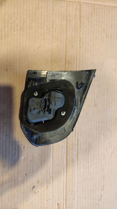 Lampa prawa tył w klape VW Golf VI