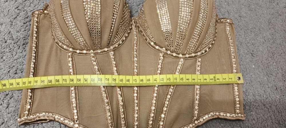 Gorset z diamentami