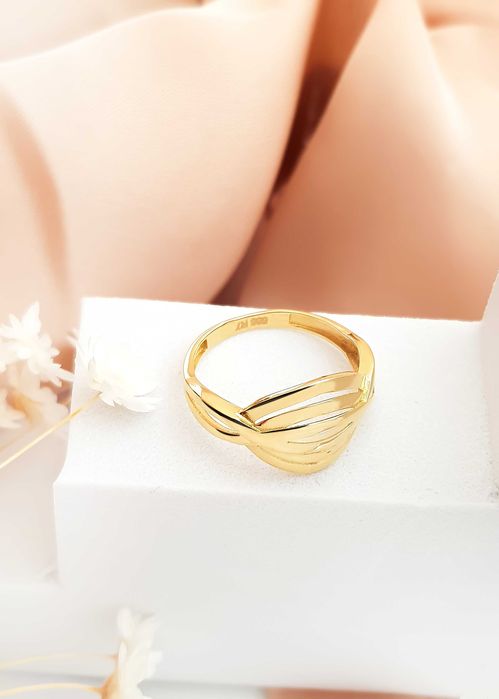 Złoty przeplatany pierścionek z ażurowym wzorem pr. 585