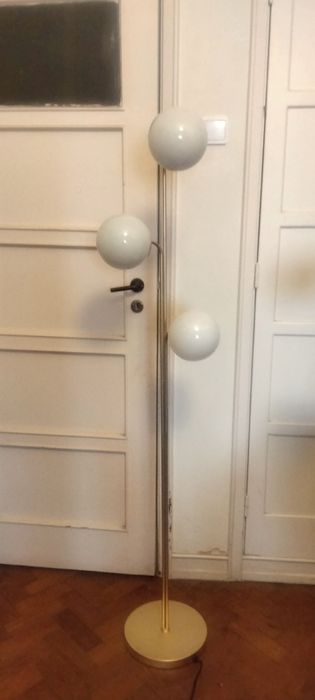 Candeeiro de pé moderno