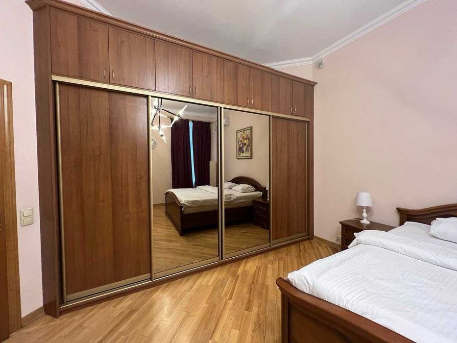 Продаж 2к.квартири 110м2  вул. Хрещатик 15, Пасаж