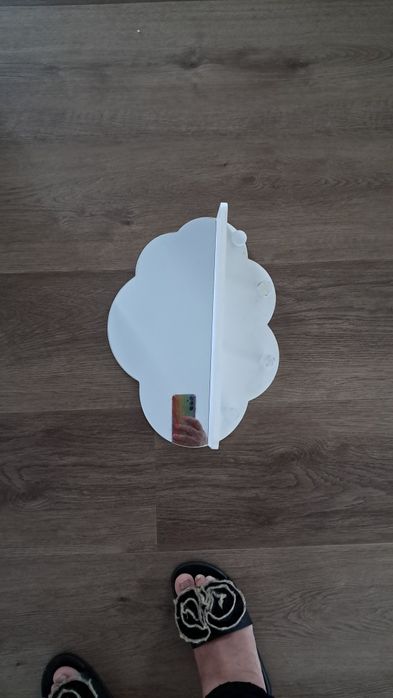 Espelho e cabide de crianca em forma de nuvem

Preço 7€