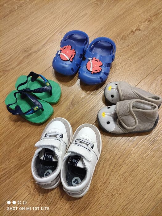 4 pares de calçado para bebé